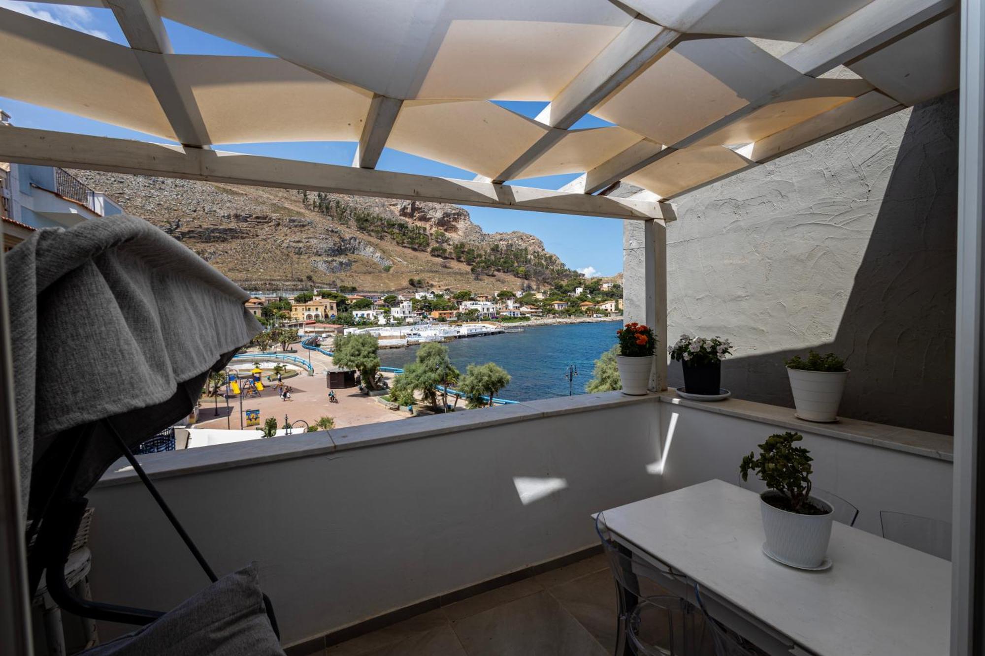 La Piazzetta A Mare Holiday House Sferracavallo Exterior photo